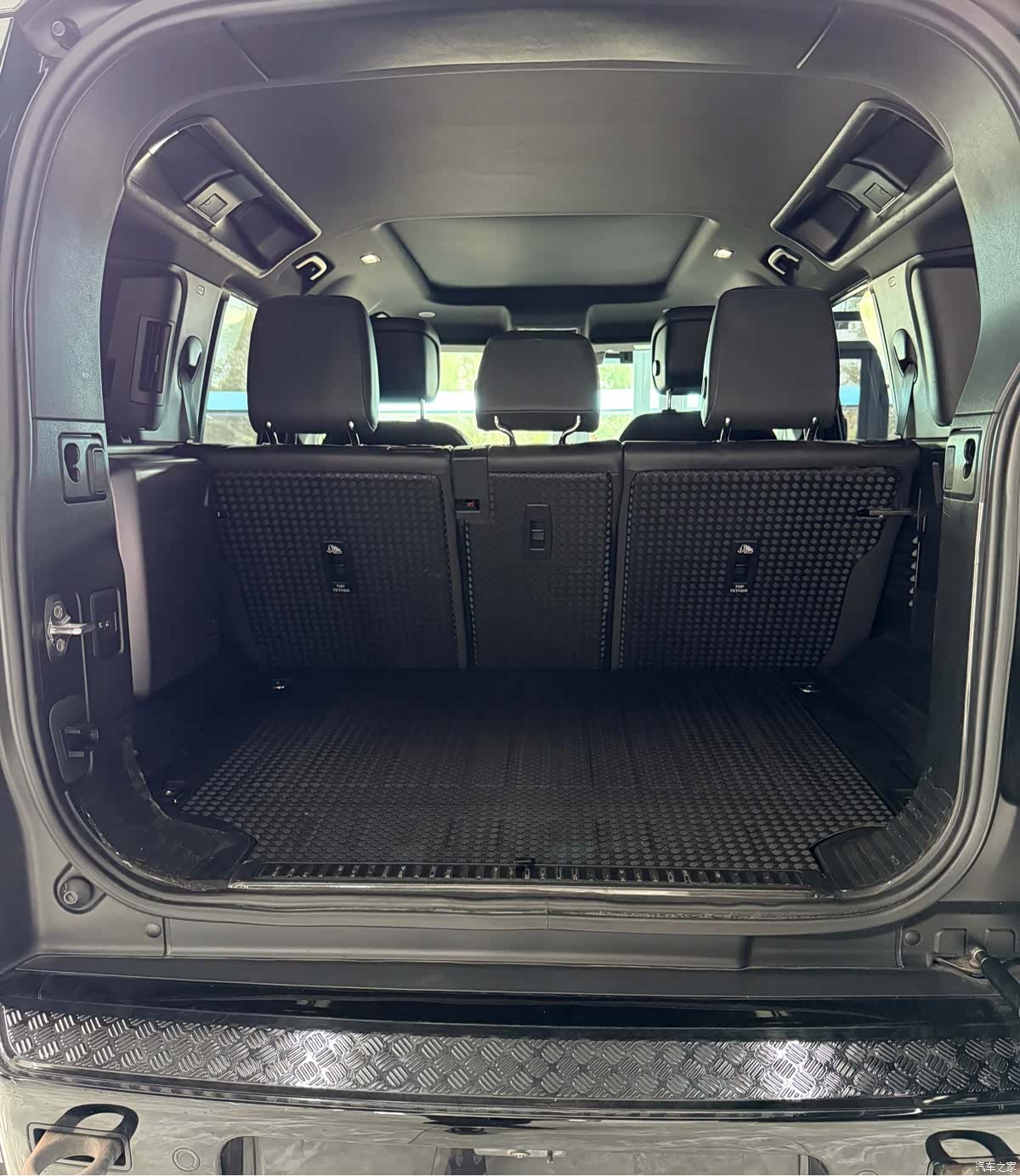 Land Rover Defender, 2023 11