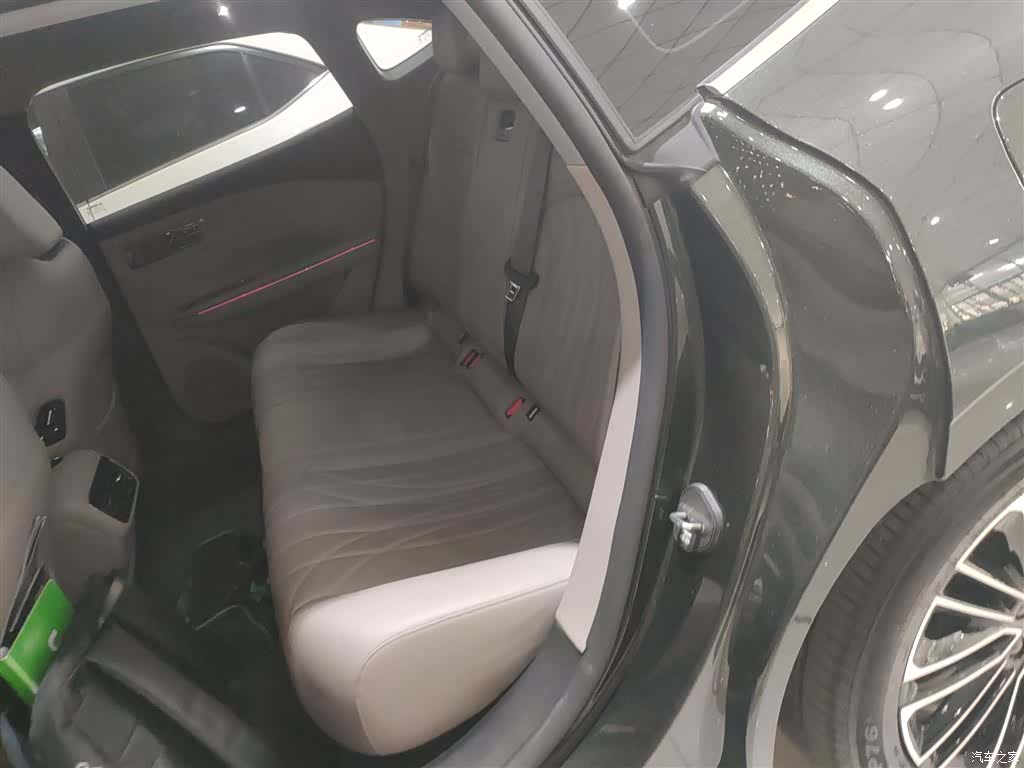 Geely 8, 2025 13