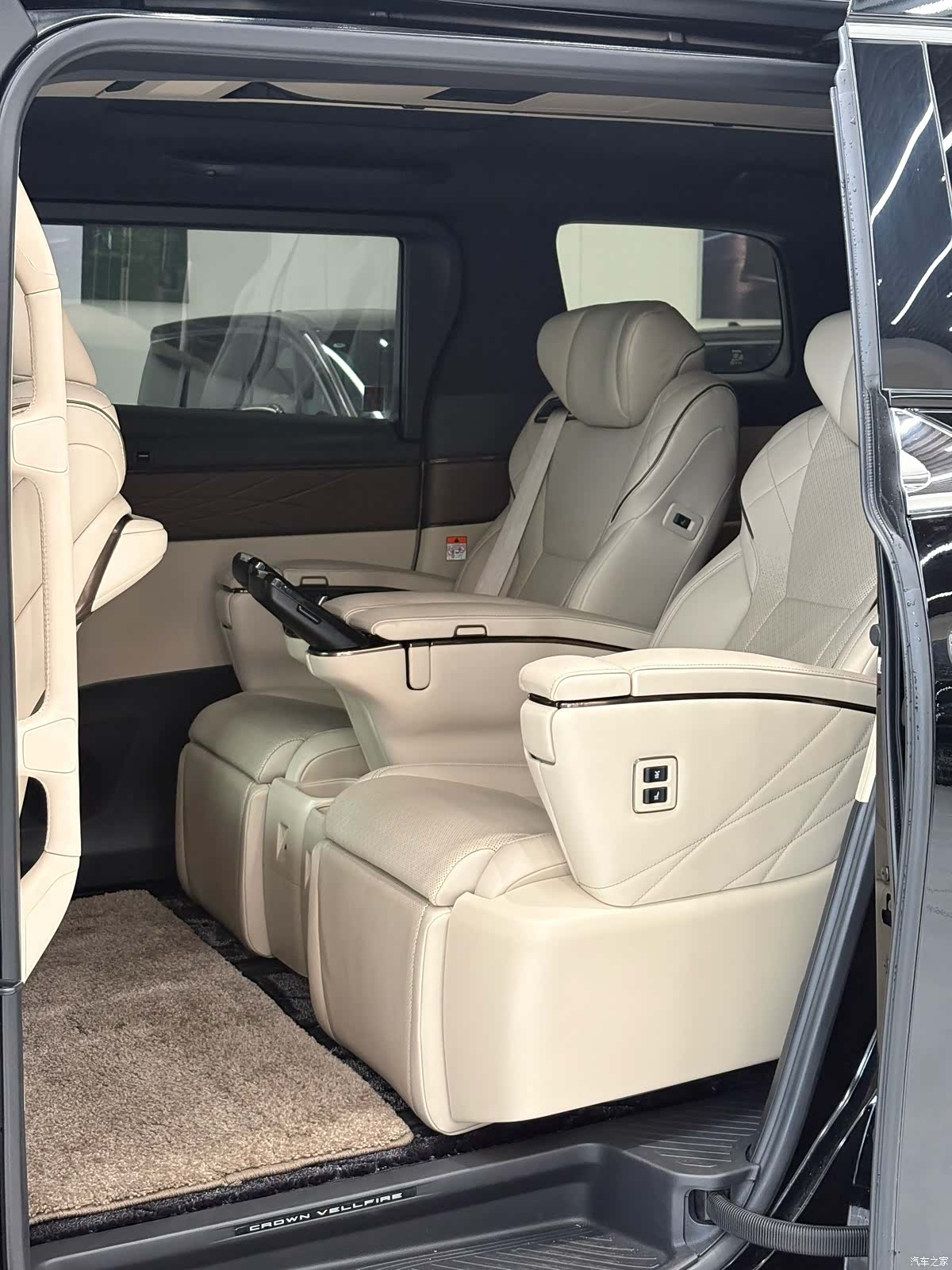 Toyota Vellfire, 2023 6