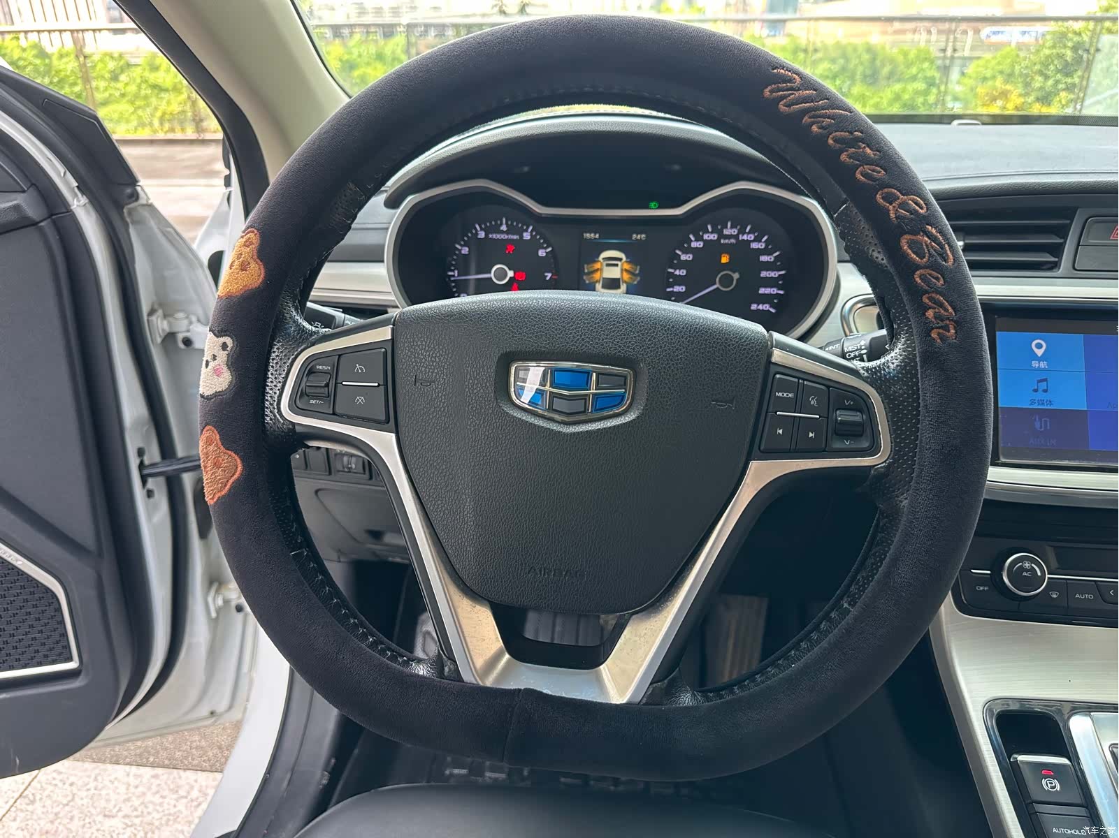Geely Emgrand, 2017 15