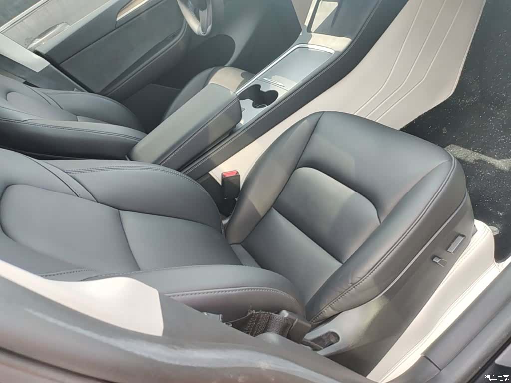 Tesla Model Y, 2023 25