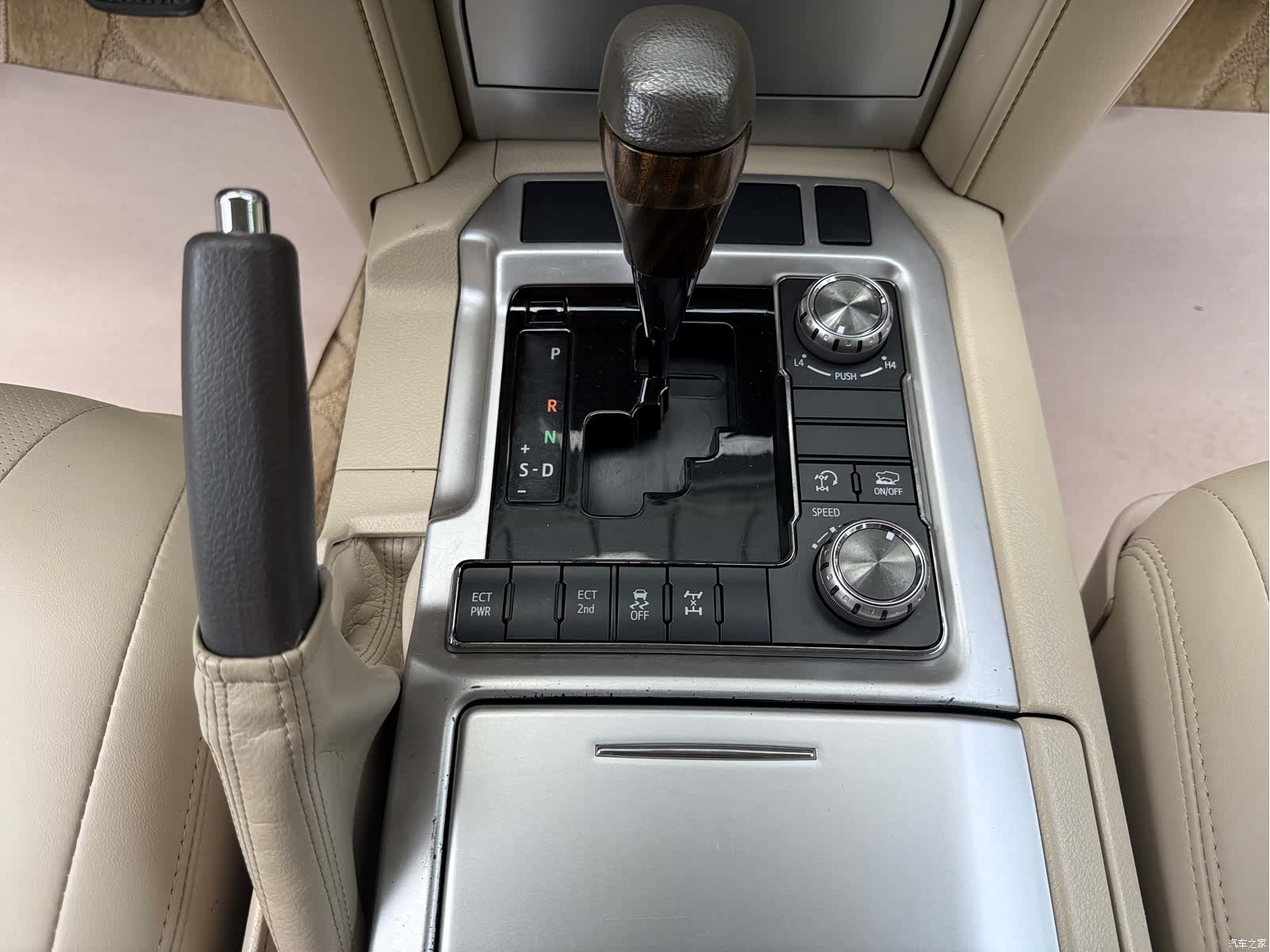 Toyota Land Cruiser, 2019 13