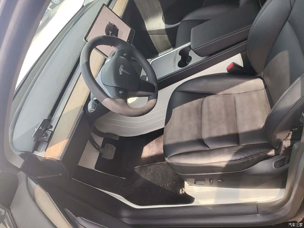 Tesla Model Y, 2023 15