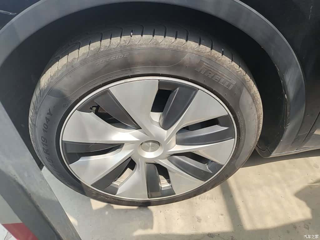 Tesla Model Y, 2023 23