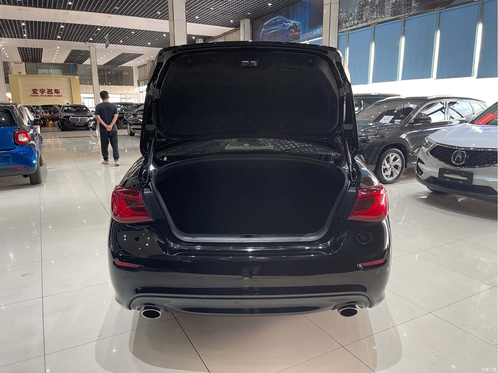 Infiniti Q70, 2018 13