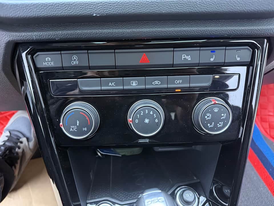 Volkswagen T-ROC exploring Songs