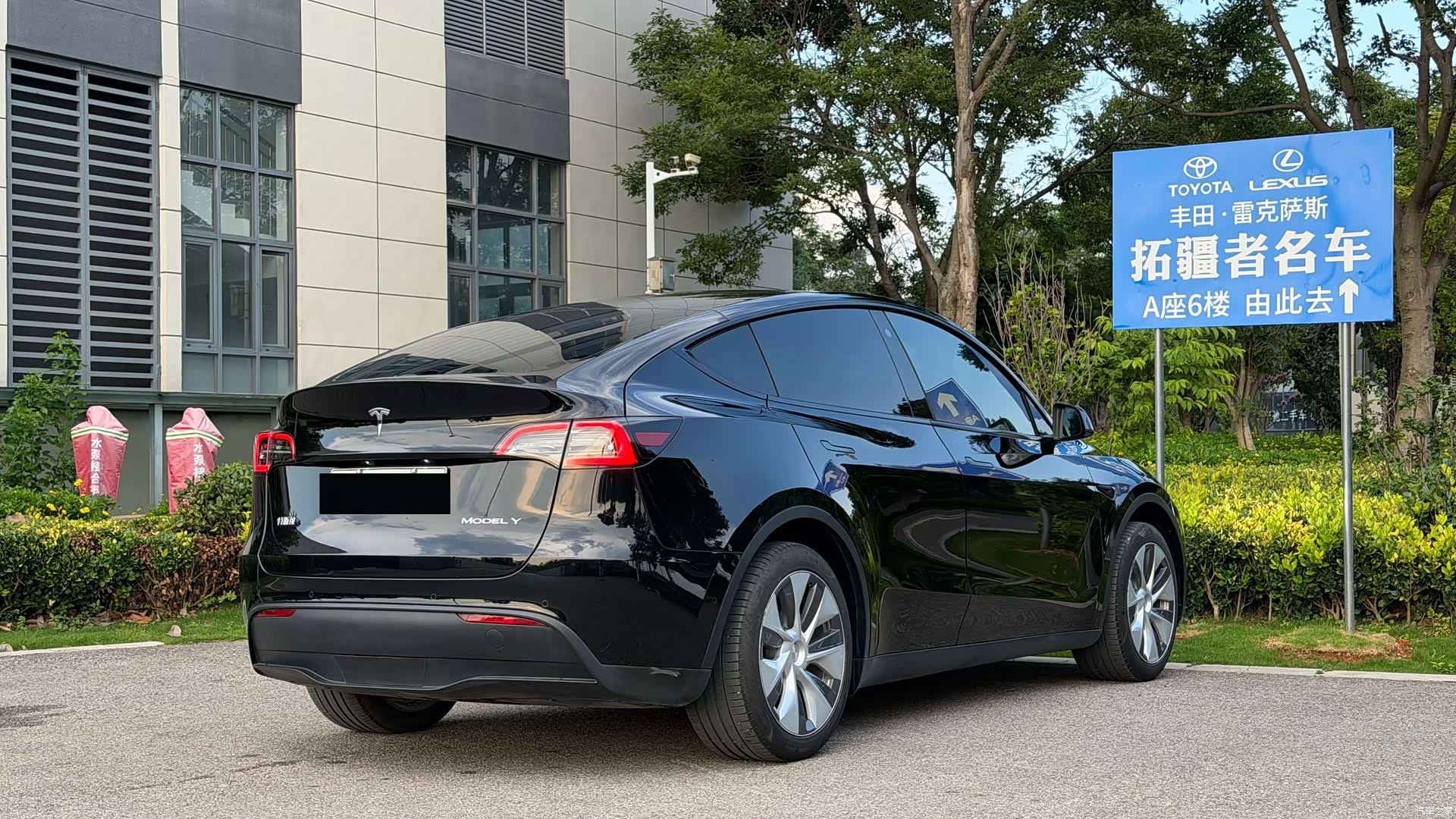 Tesla Model Y, 2023 4