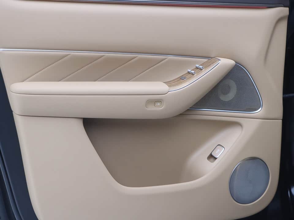 AITO Ask the world M8