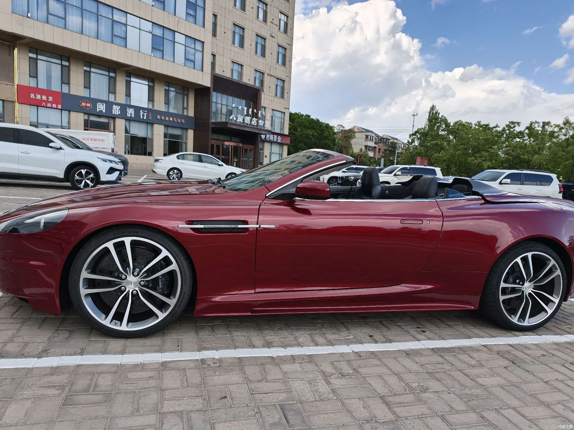 Aston Martin DBS, 2009 11