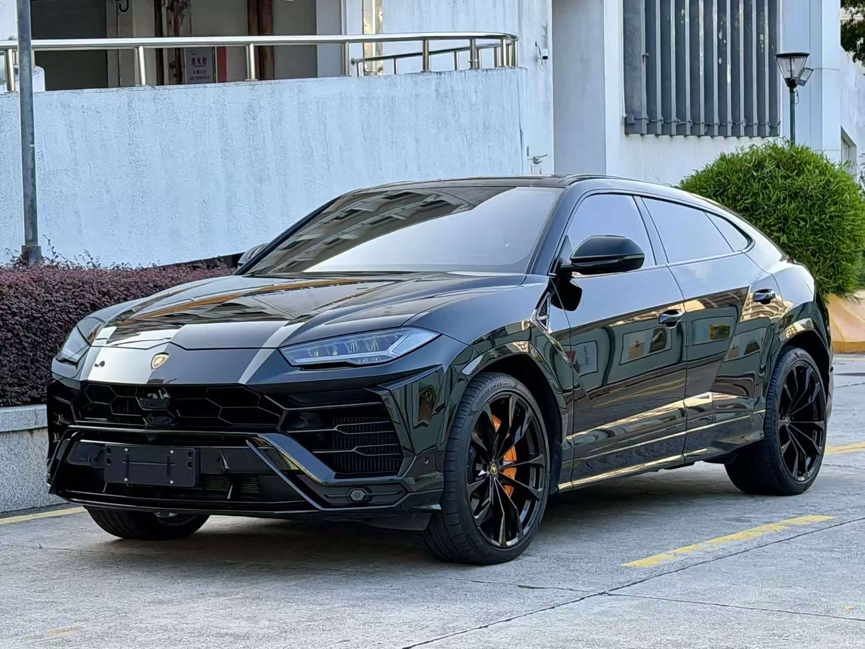 Lamborghini Urus, 2022 1