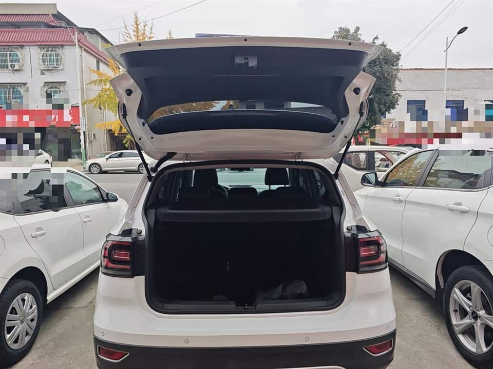 Volkswagen Exploring the shadow