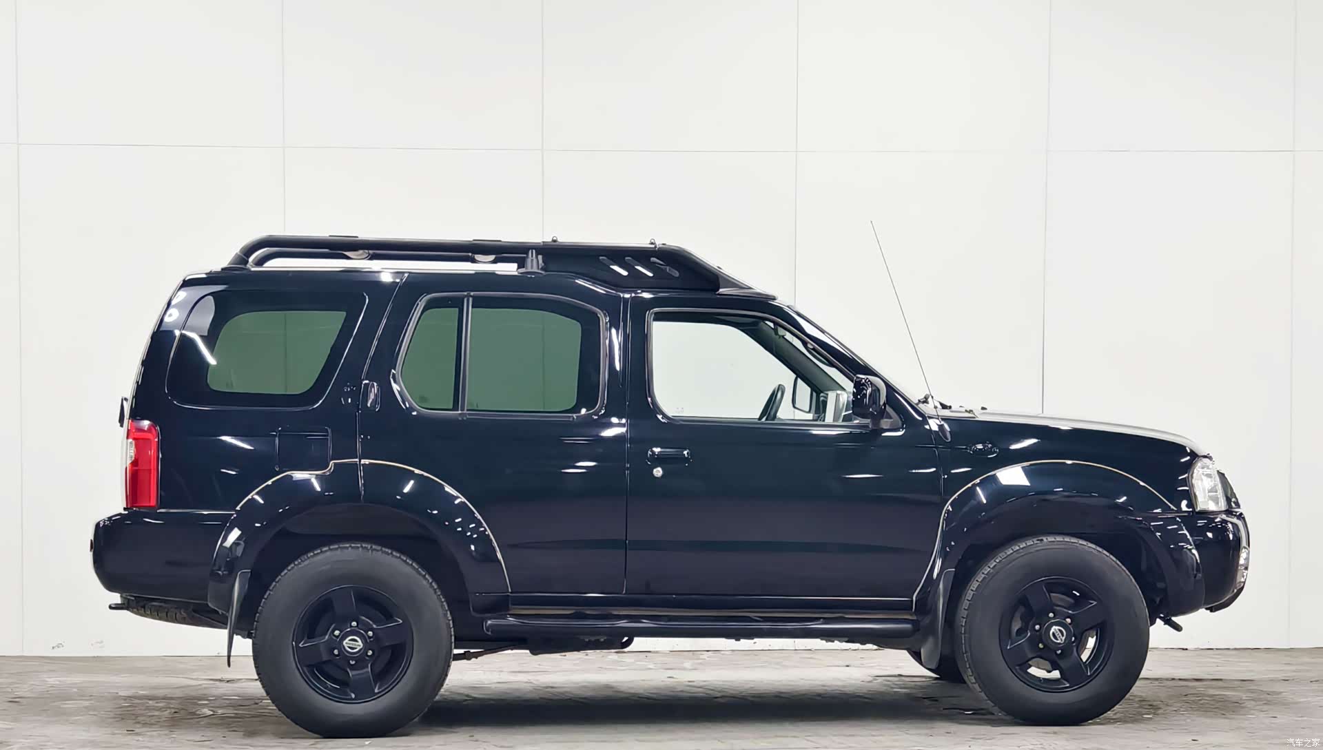 Nissan Paladin, 2012 8
