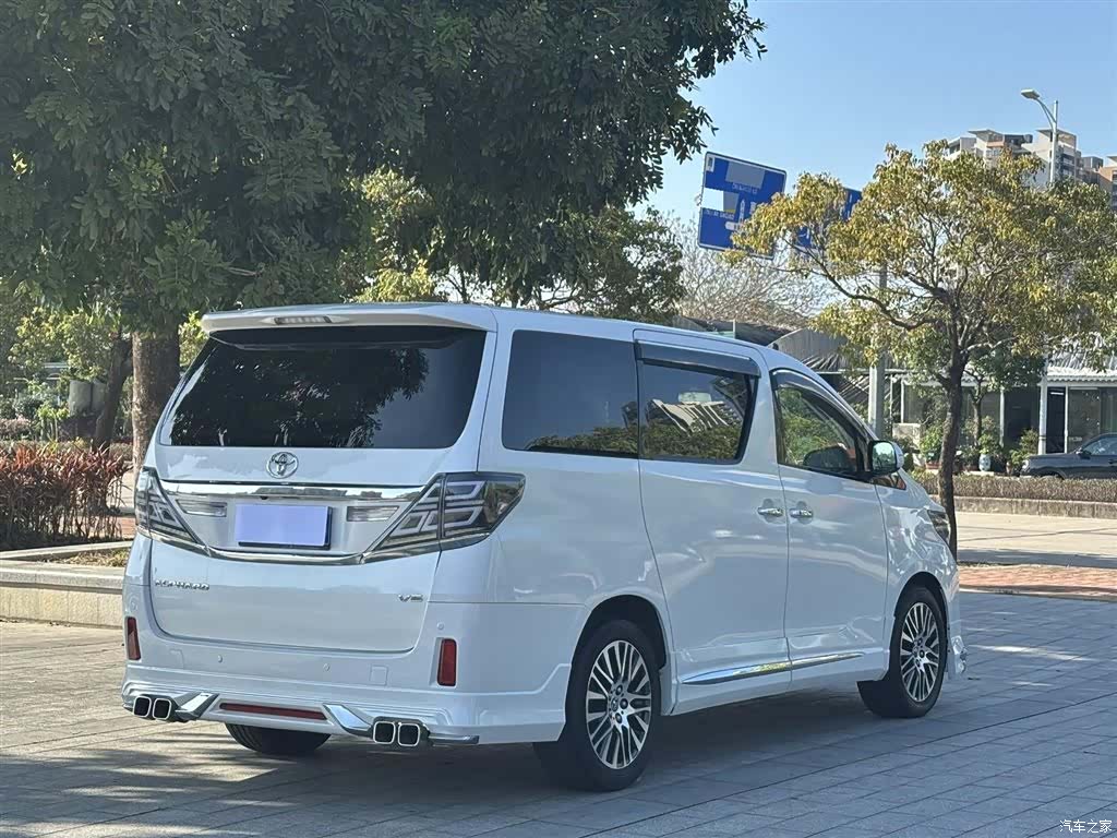 Toyota Alphard, 2013 9