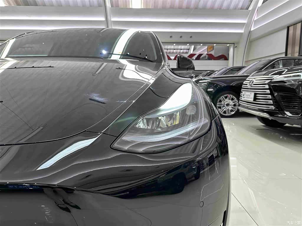 Tesla Model Y, 2023 33