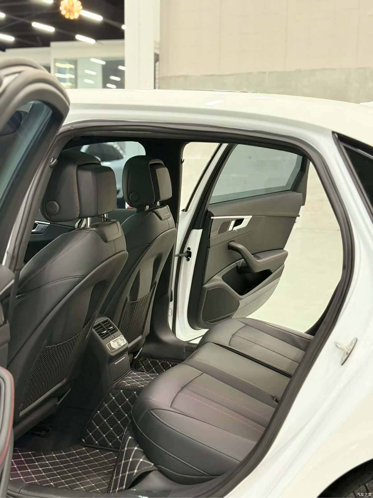 Audi A4L, 2026 все фото