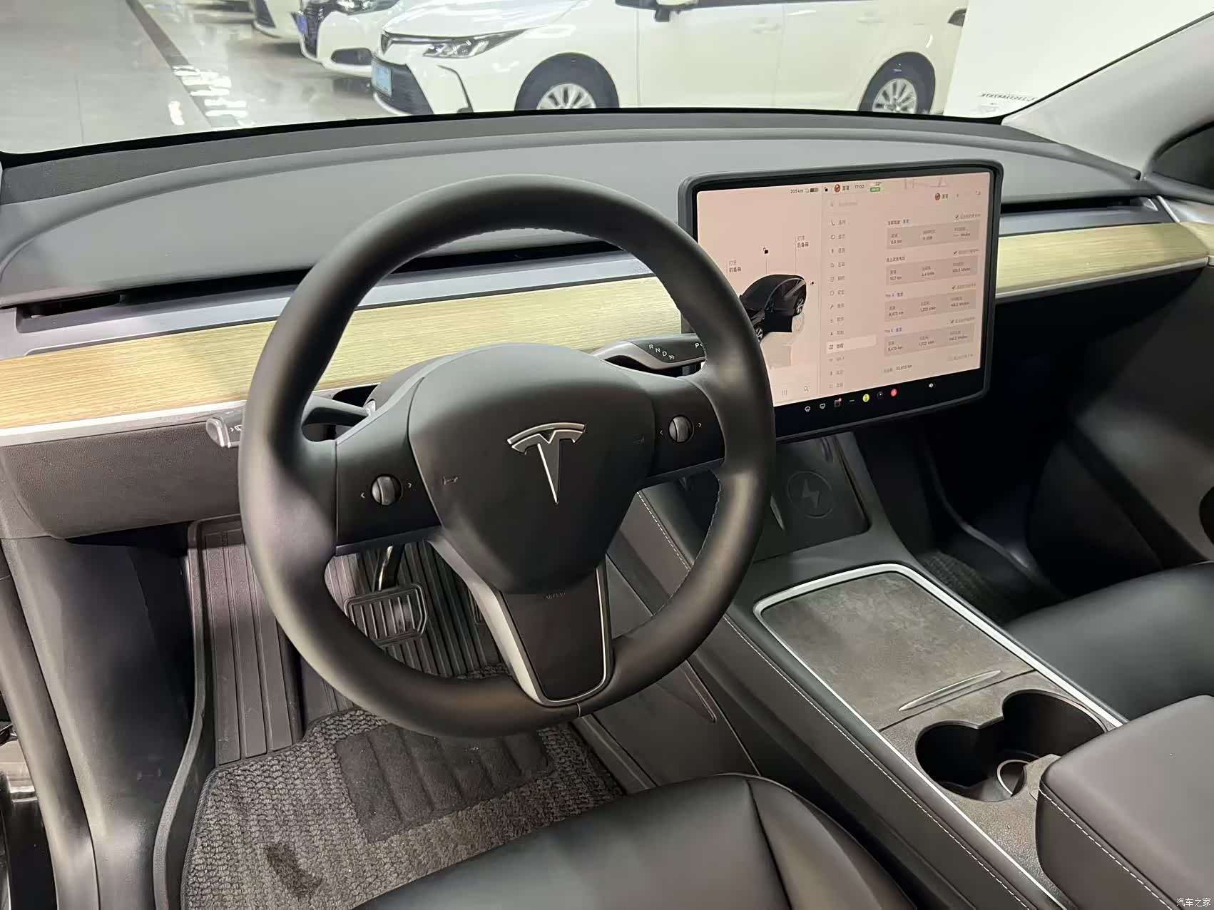 Tesla Model Y, 2023 4
