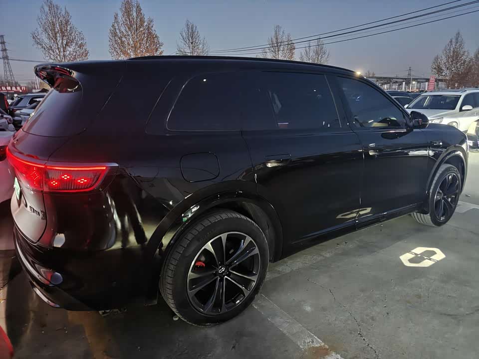 AITO Ask the world M8