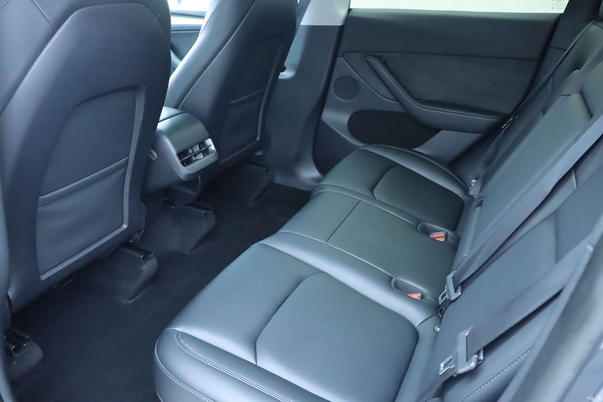 Tesla Model Y, 2023 12