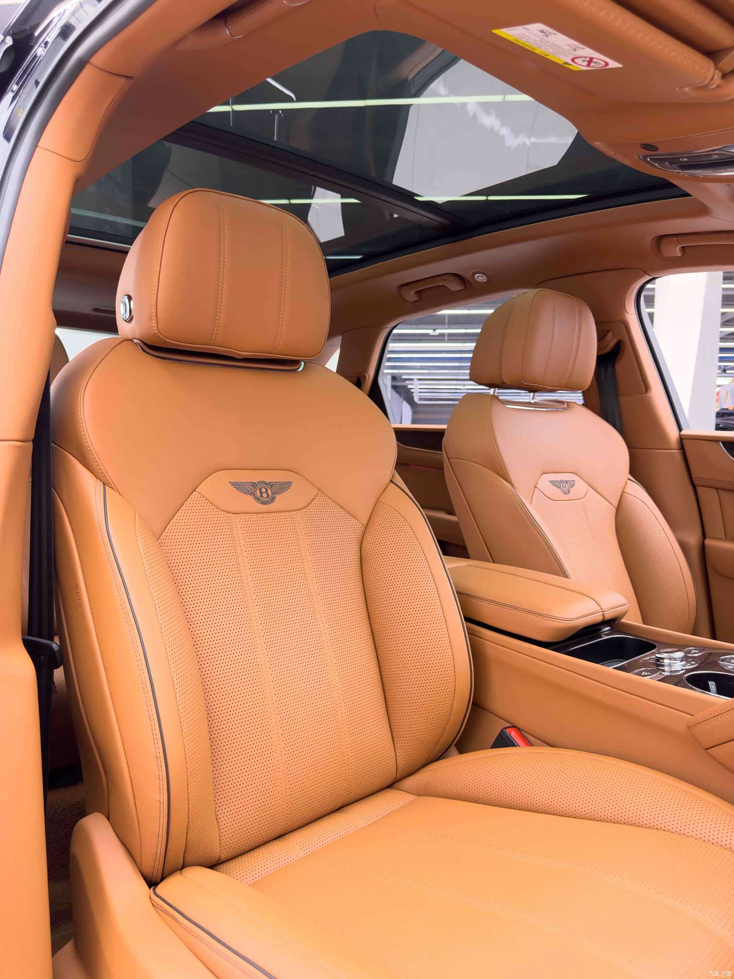 Bentley Bentayga, 2022 13