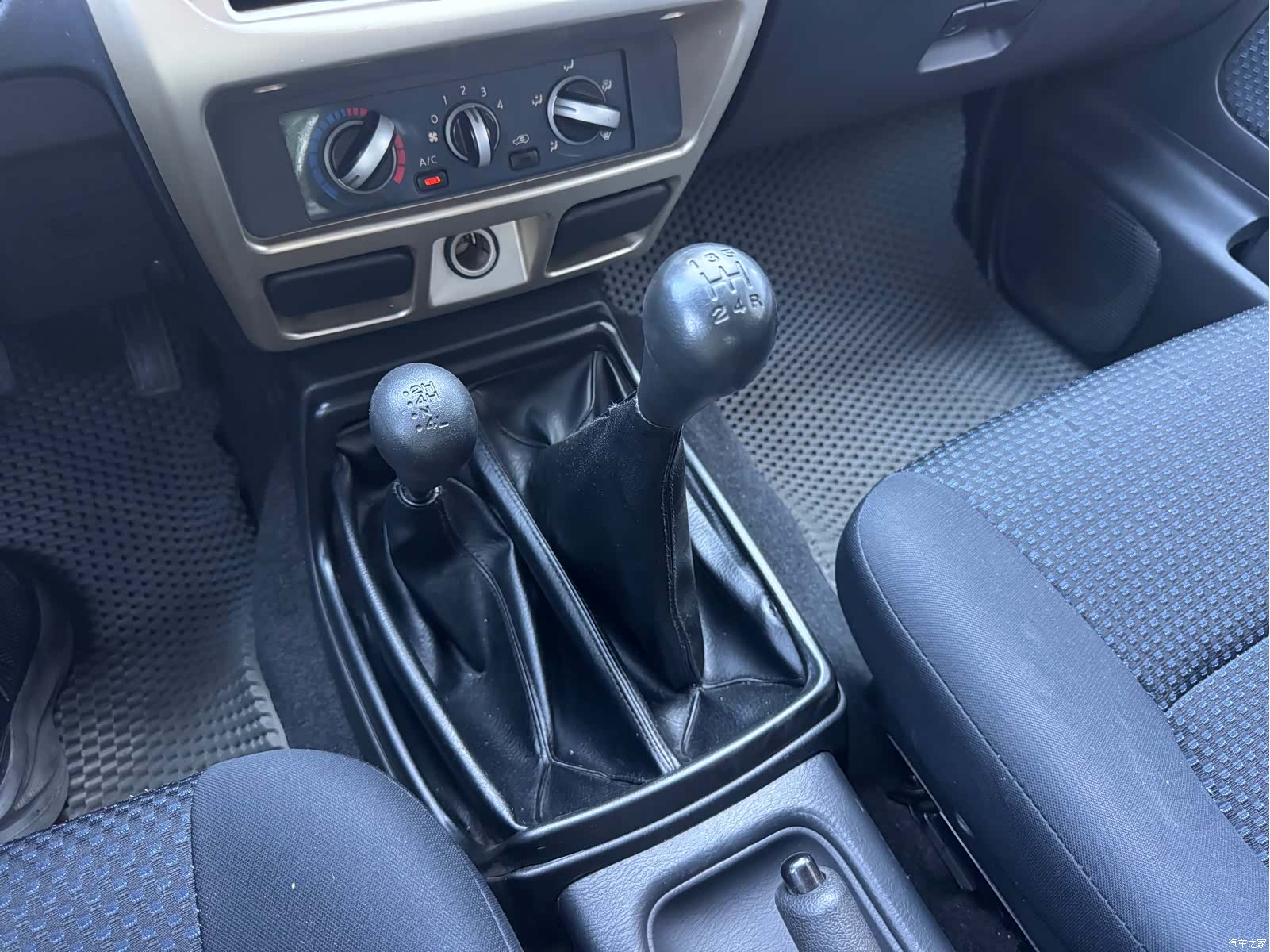 Nissan Paladin, 2014 15