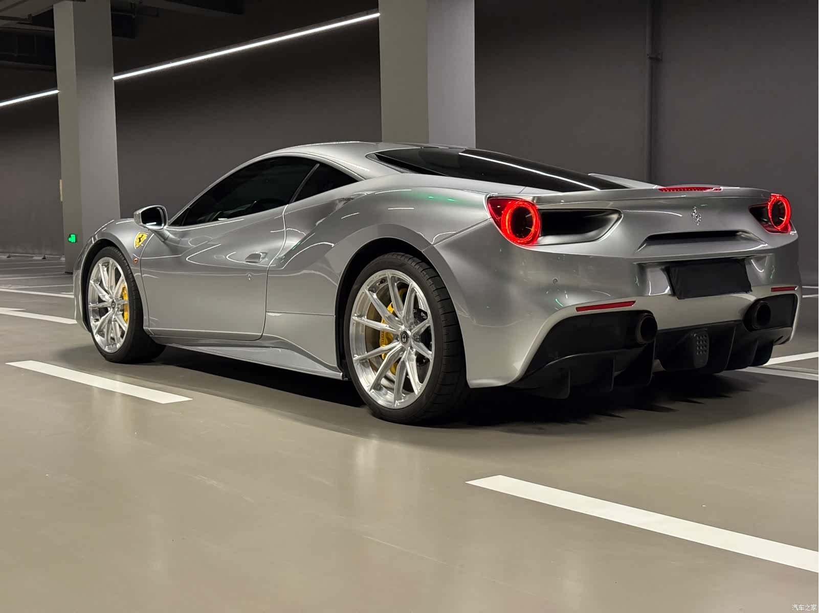 Ferrari 488, 2019 8