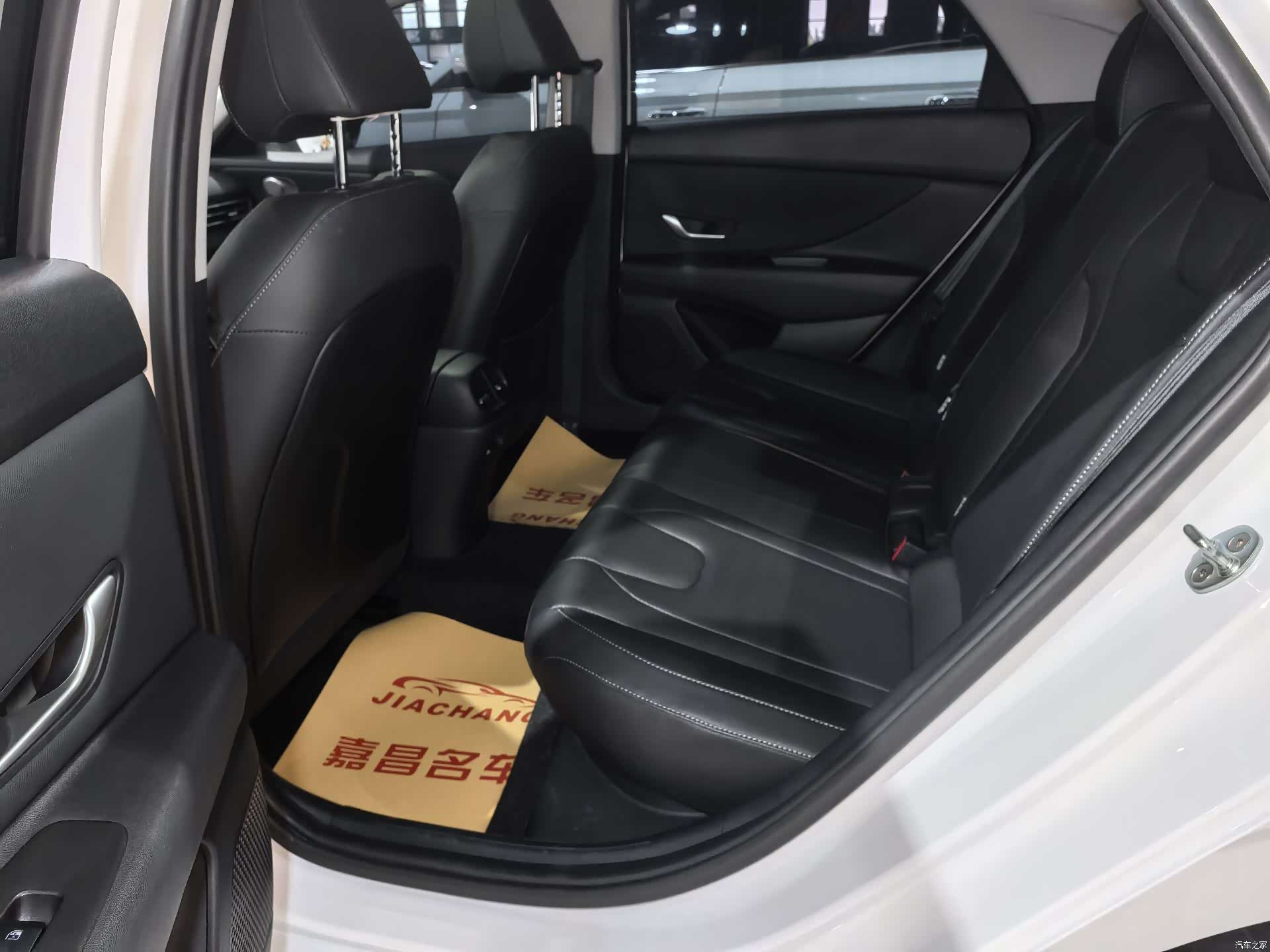 Hyundai Elantra, 2023 4
