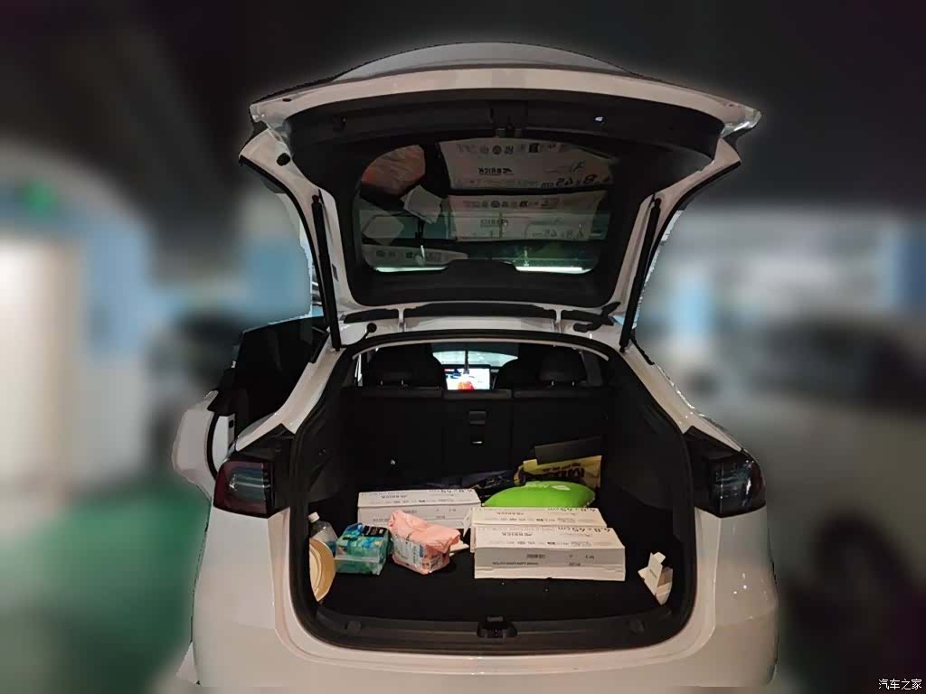 Tesla Model Y, 2024 10