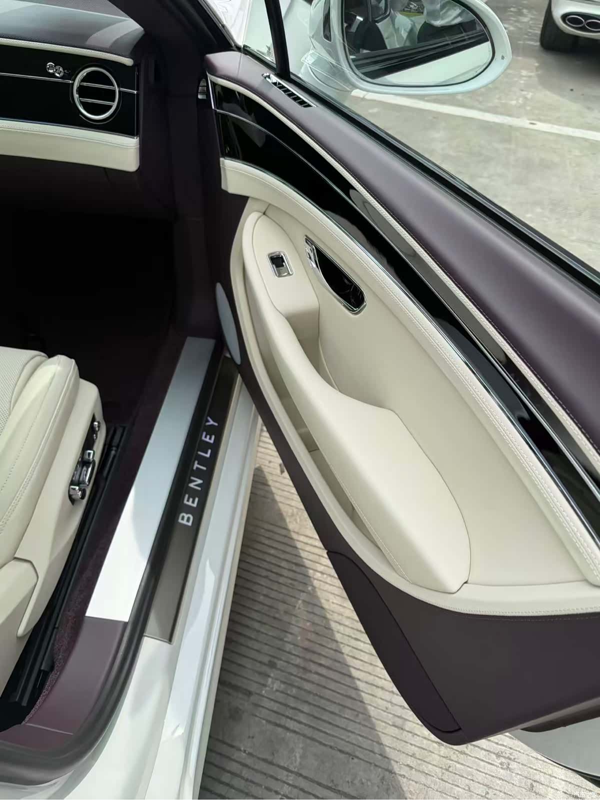 Bentley Continental GT, 1900 3