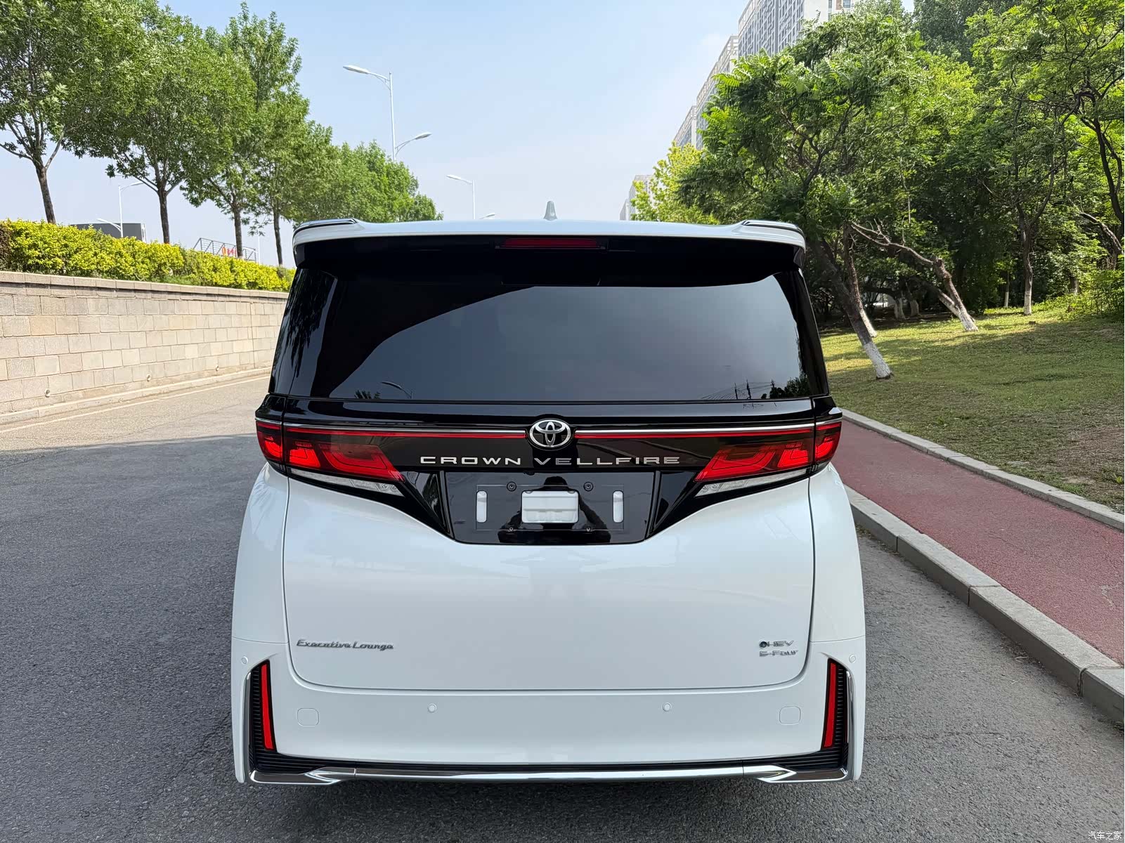 Toyota Vellfire, 2025 все фото