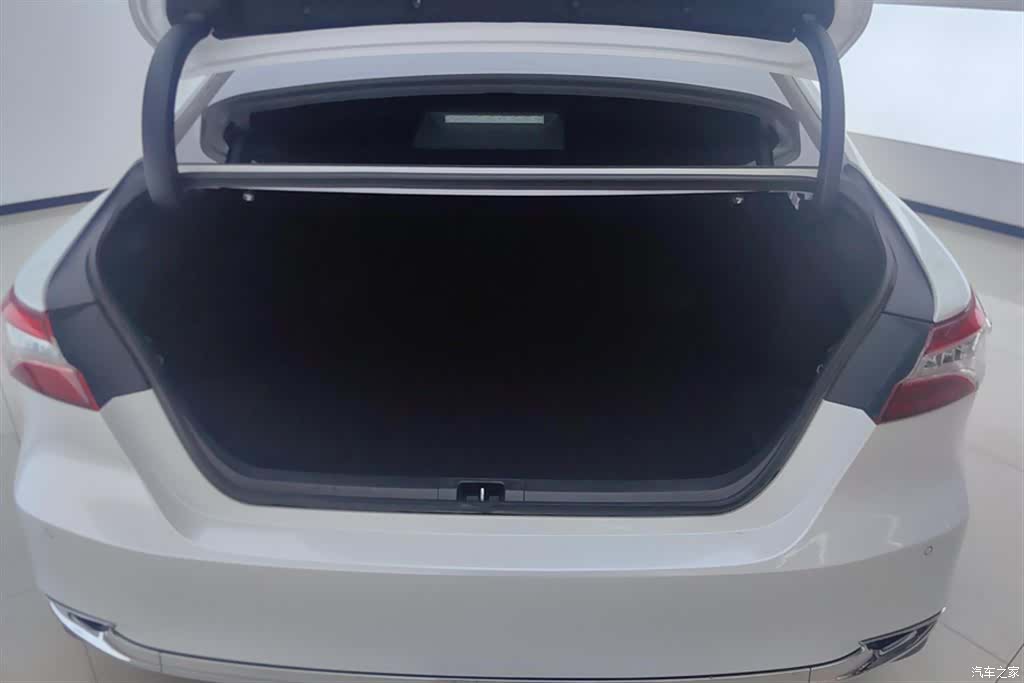 Toyota Camry, 2024 4