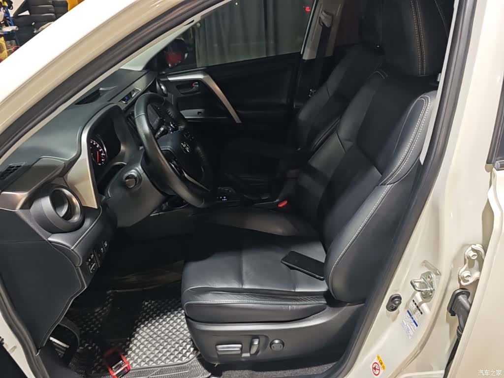 Toyota RAV4, 2017 15