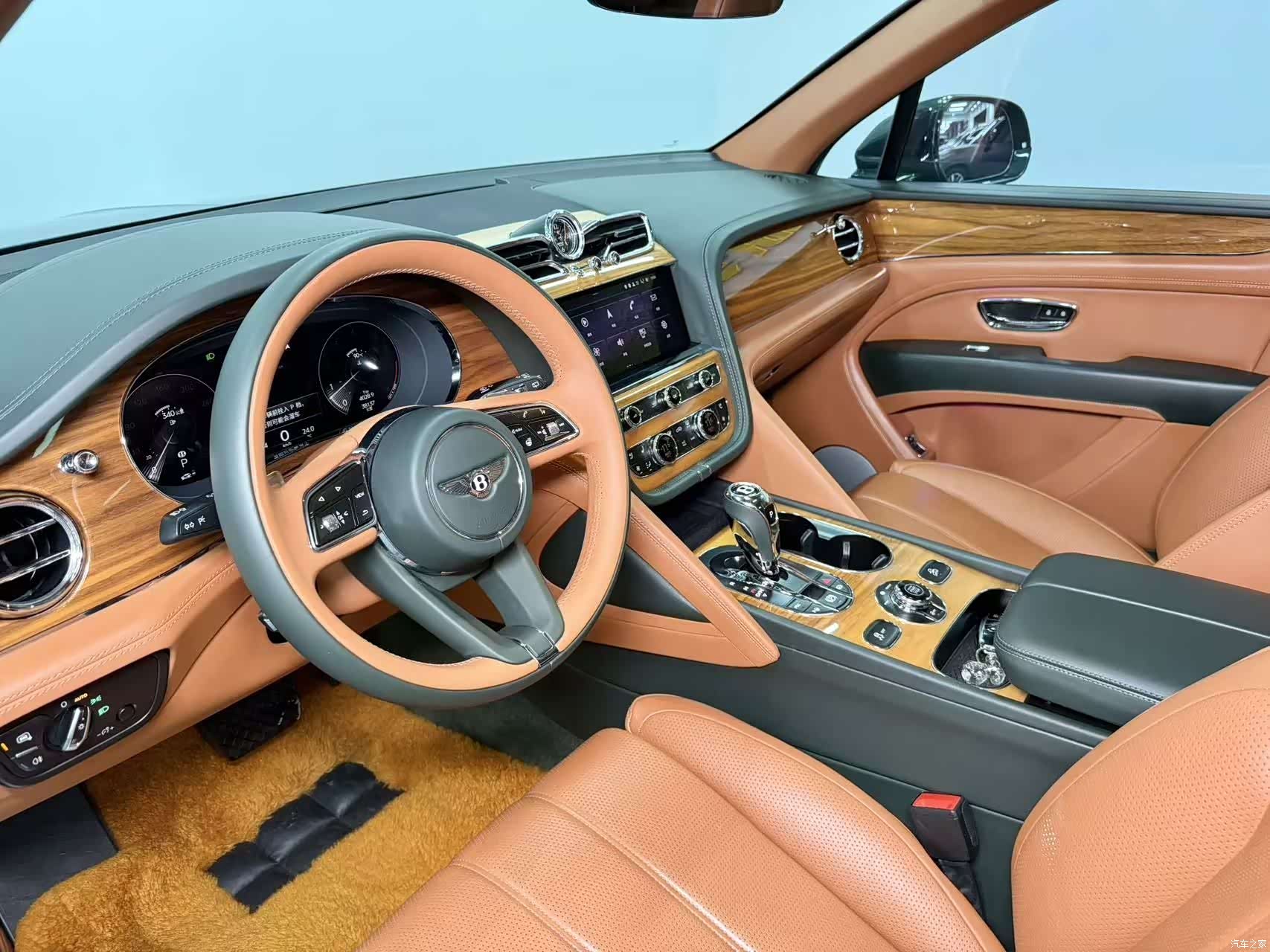 Bentley Bentayga, 2021 6