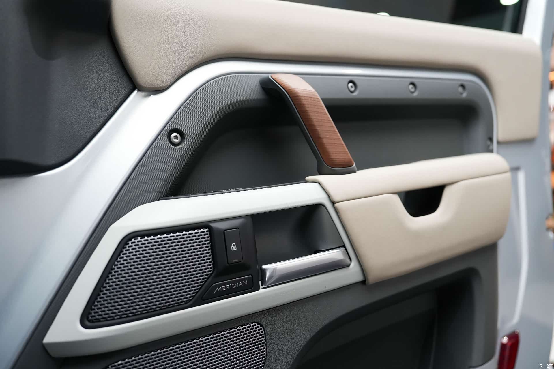 Land Rover Defender, 2021 13