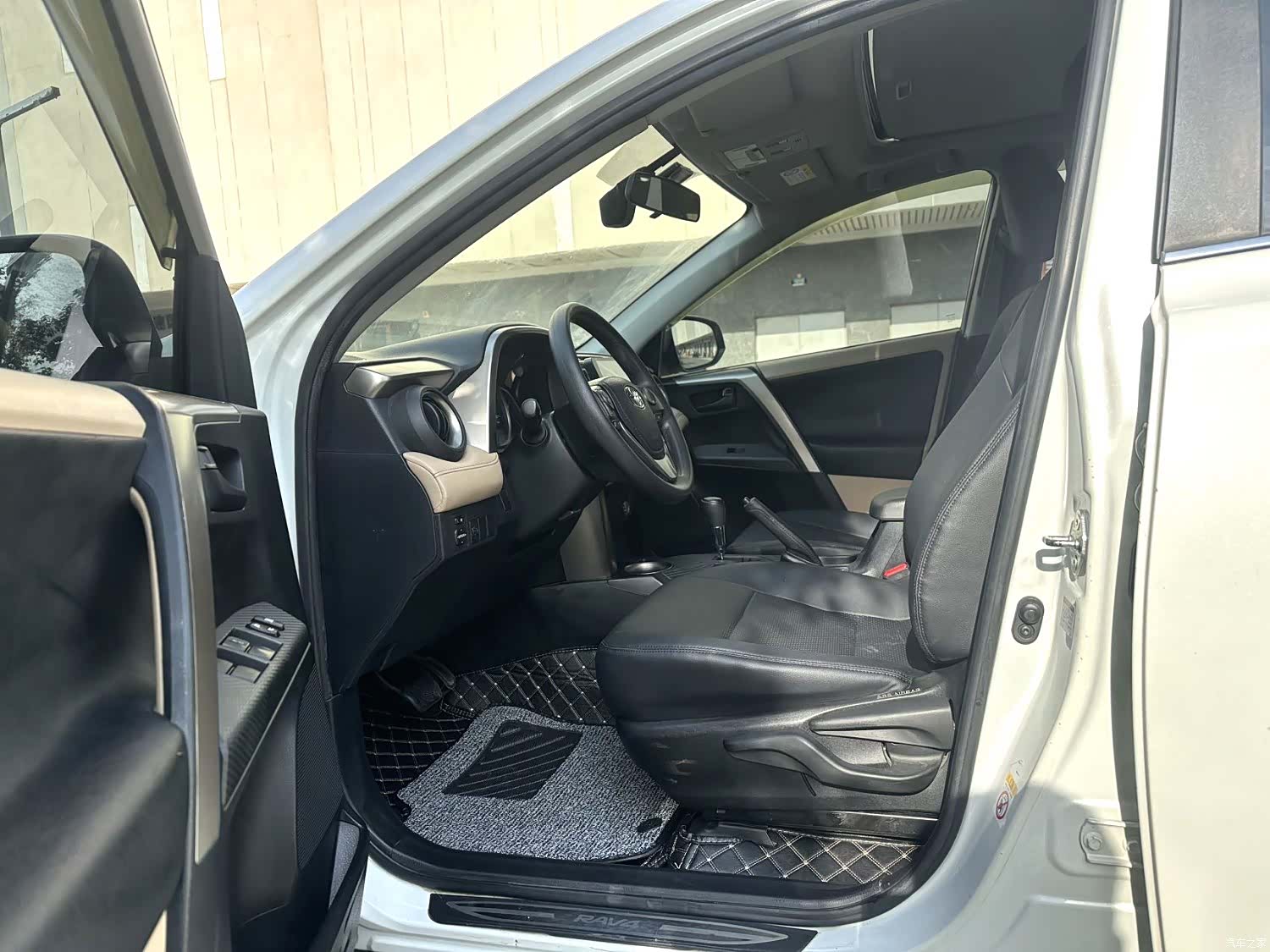 Toyota RAV4, 2015 6