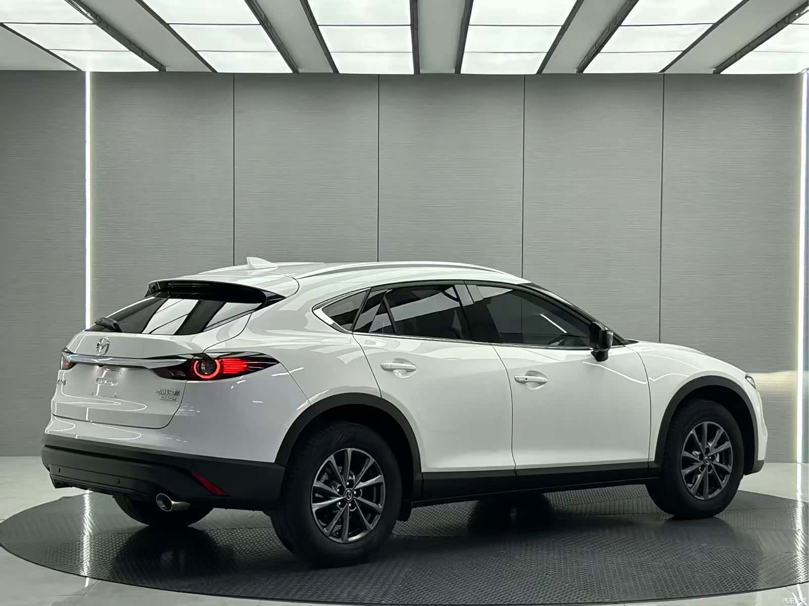 Mazda CX-4, 2023 все фото