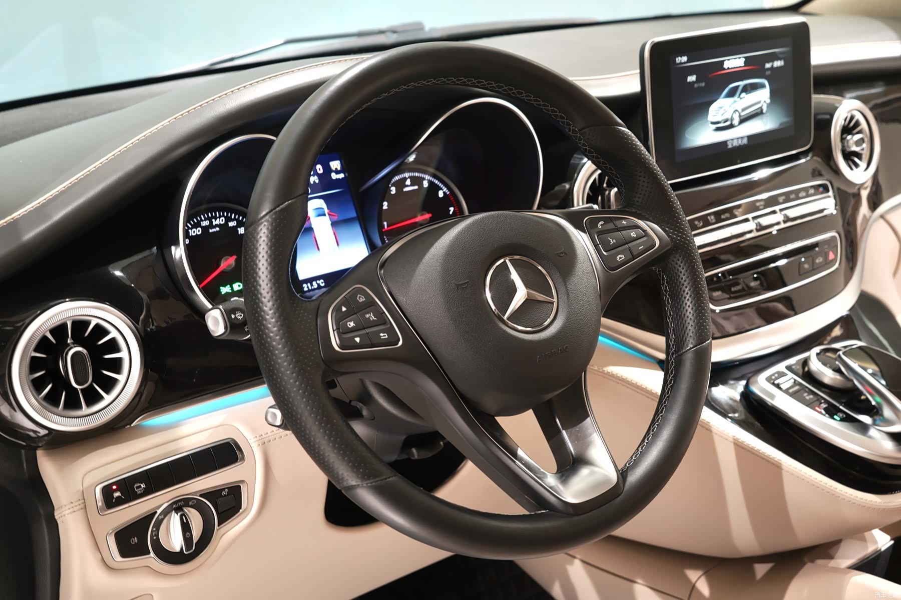 Mercedes-Benz V-Class, 2020 3