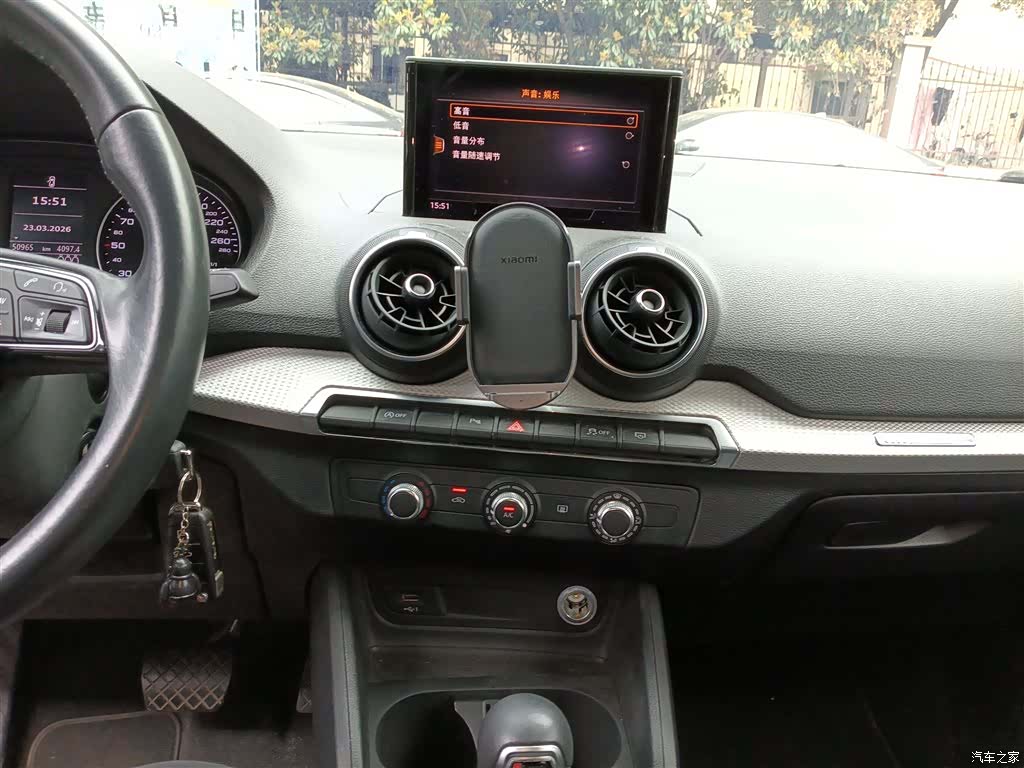 Audi Q2L, 2020 9