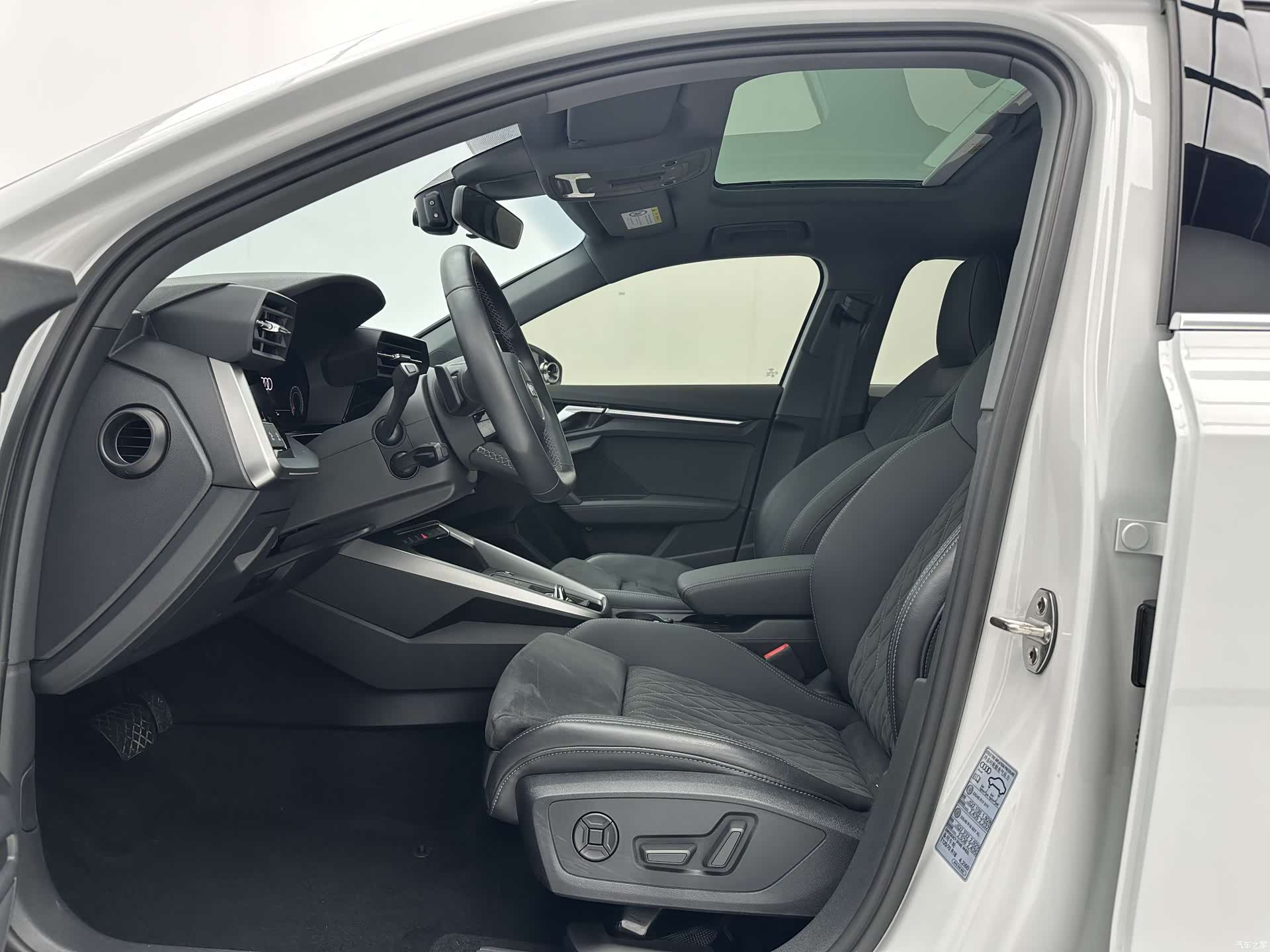 Audi A3, 2023 все фото