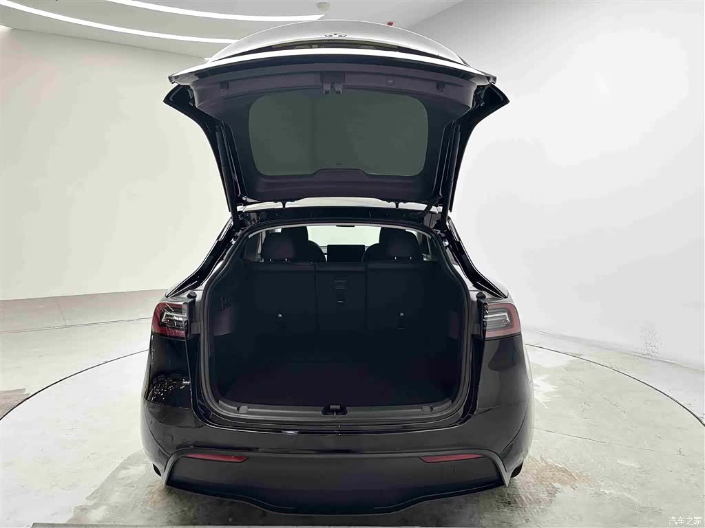 Tesla Model Y, 2023 15