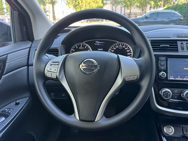 Nissan Tiida, 2017 года фото 13