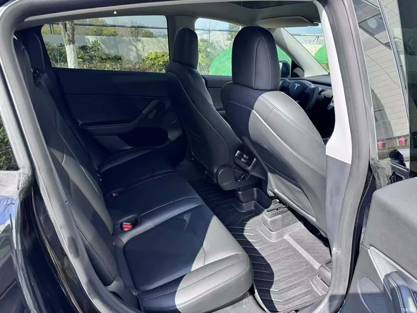 Tesla Model Y, 2021 все фото