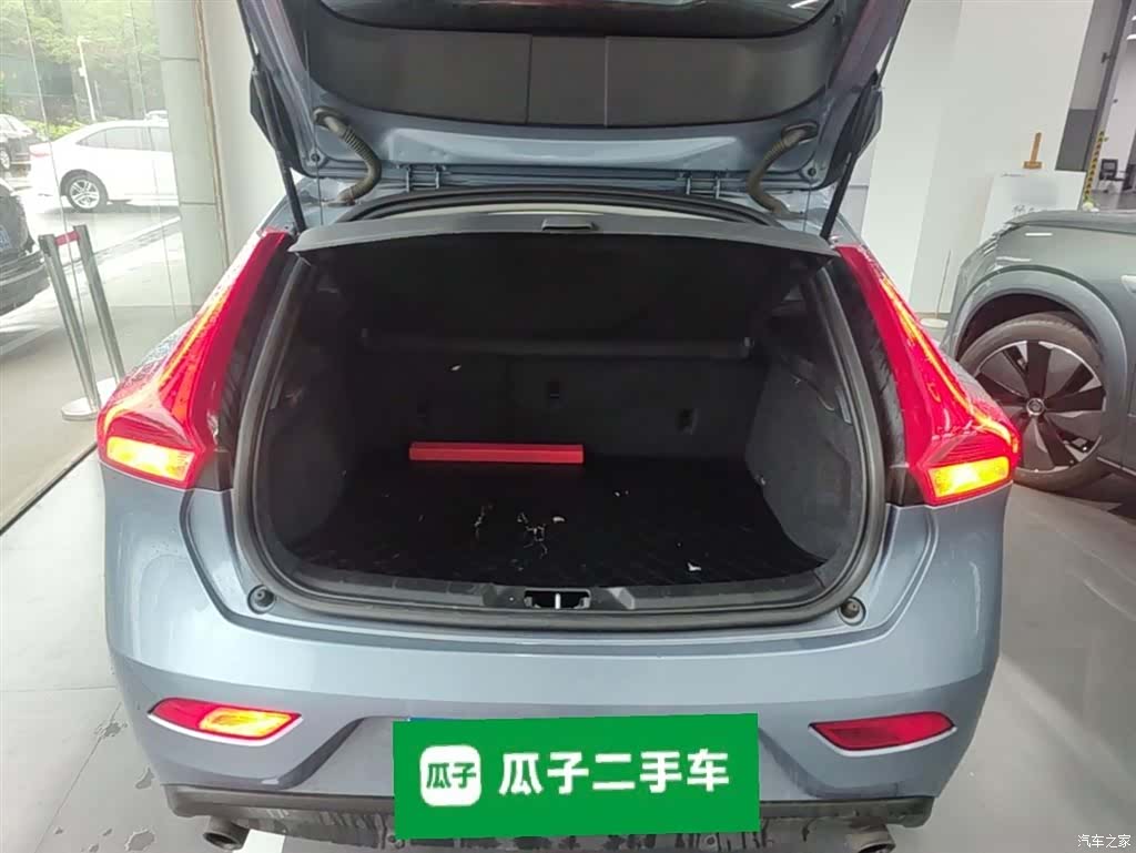 Volvo V40, 2019 19