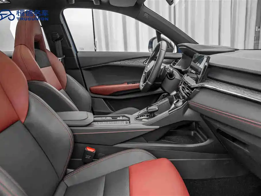 Lynk & Co 06