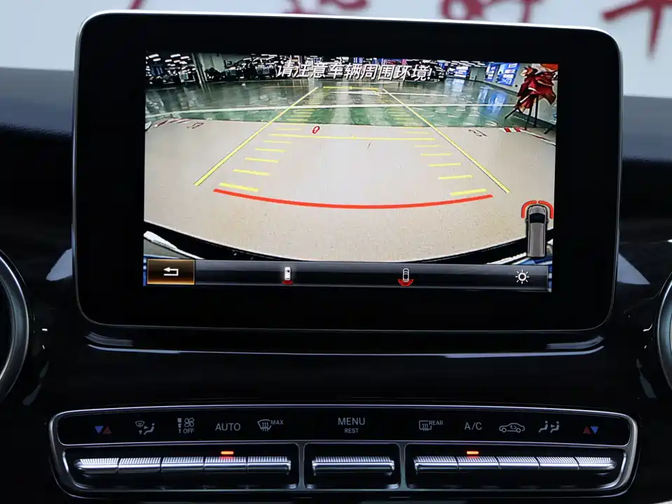 Mercedes-Benz V-class