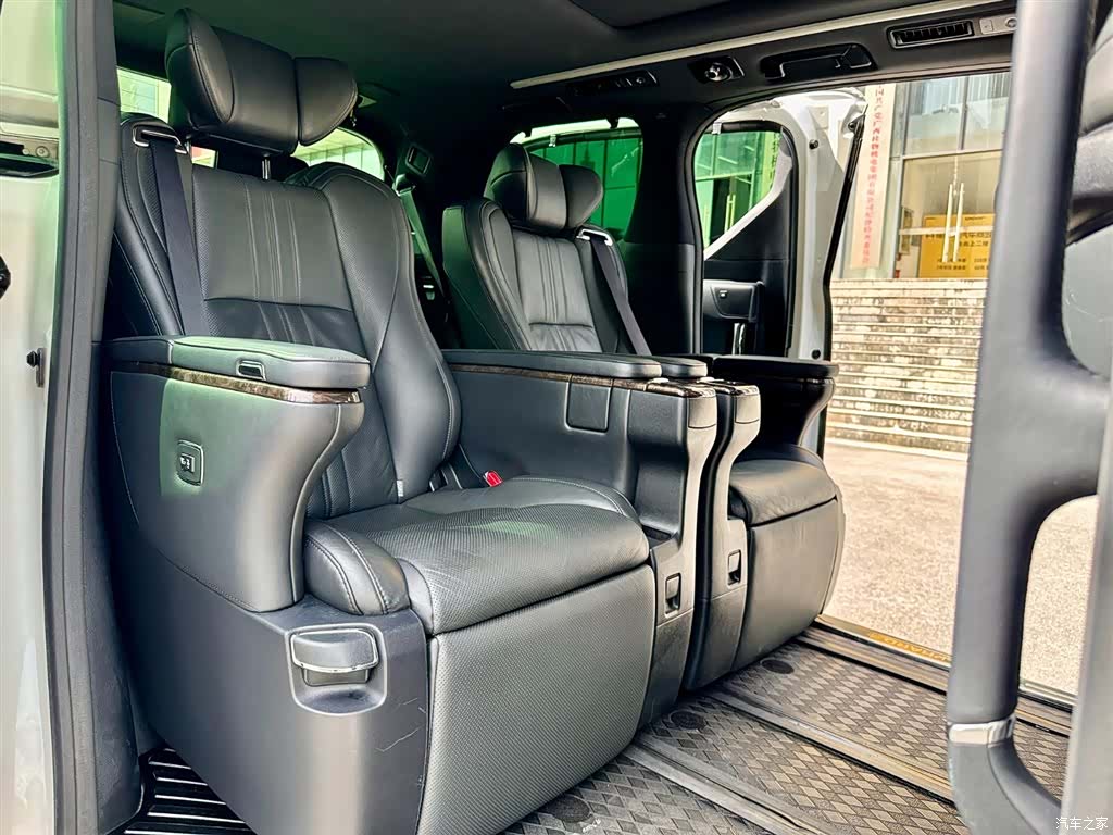 Toyota Vellfire, 2019 13