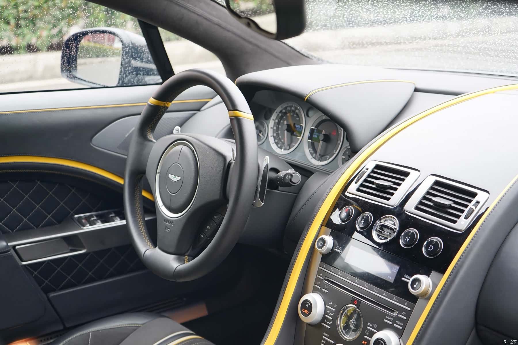 Aston Martin Rapide, 2011 13