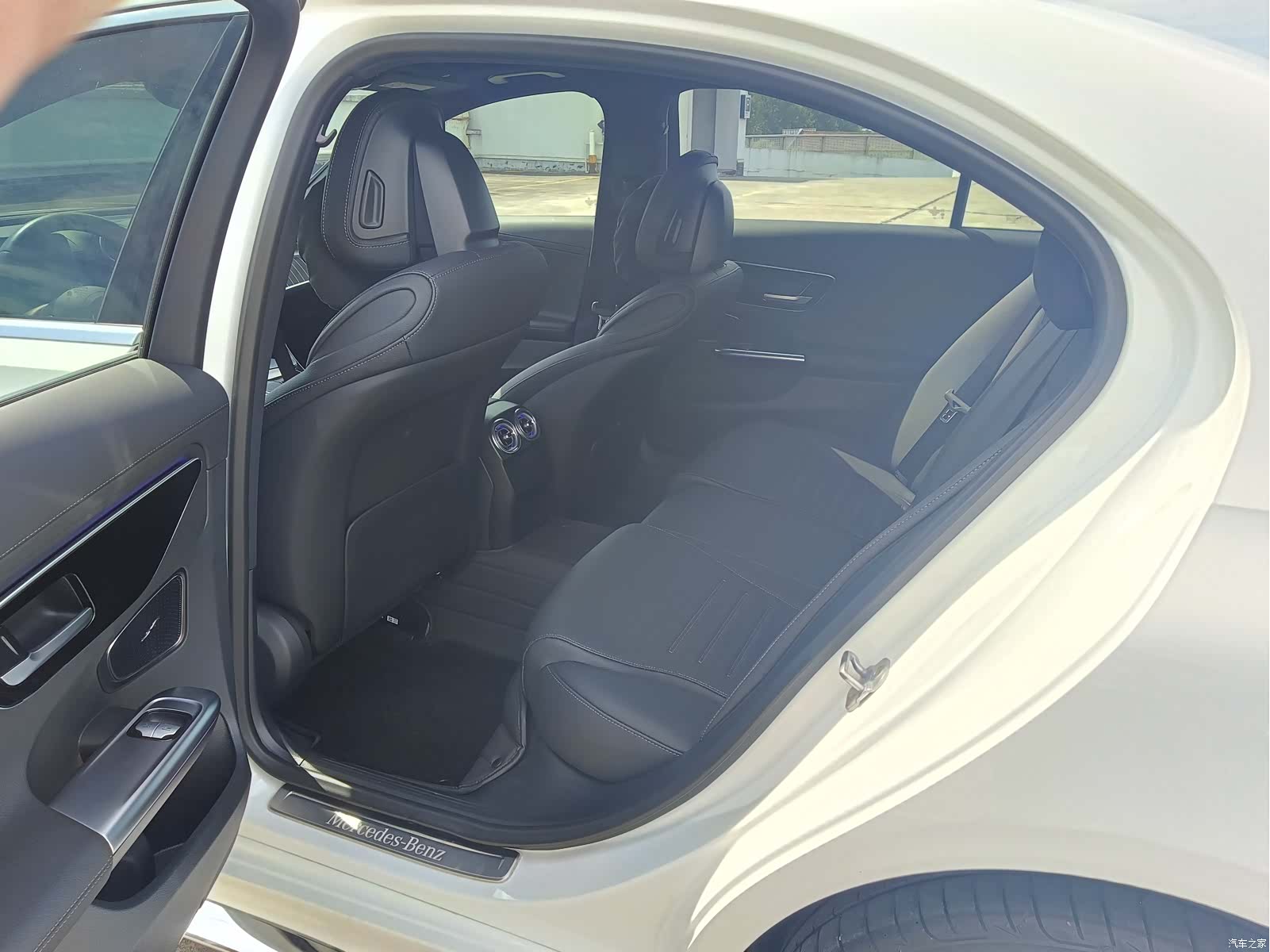 Mercedes-Benz C-Class, 2024 8