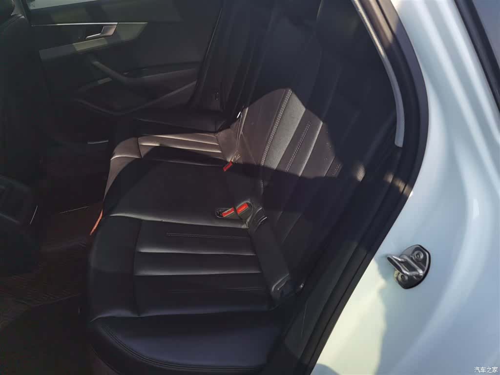 Audi A4L, 2019 13