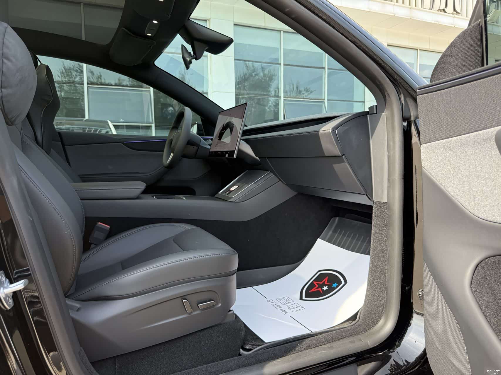 Tesla Model Y, 2026 10