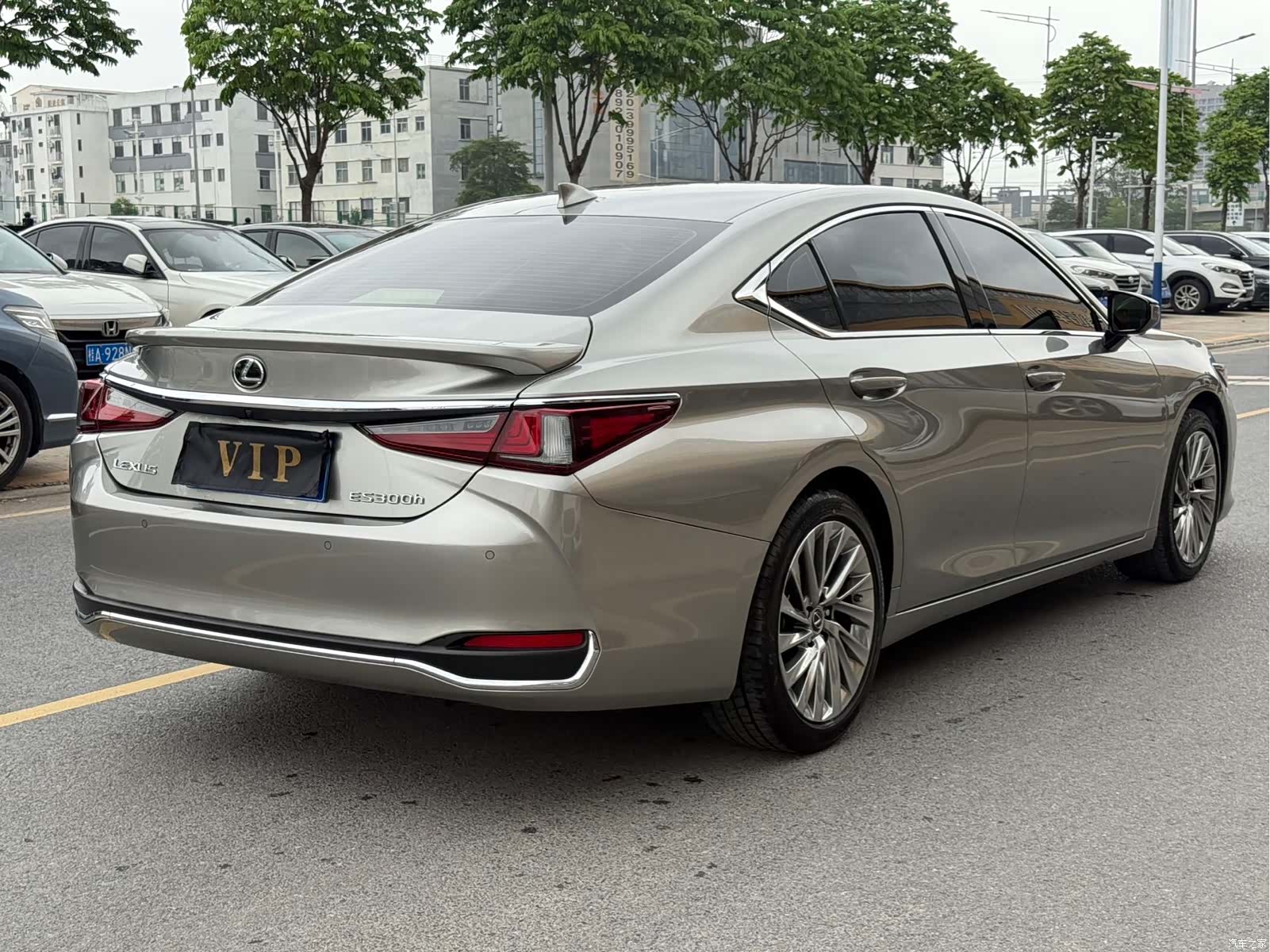Lexus ES, 2024 7